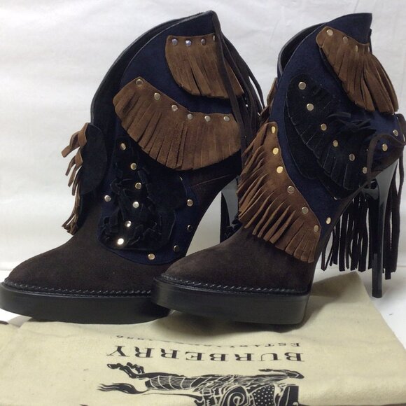 NIB Burberry Burberry Runway Lilybell Emb120 V Cut Bootie - Picture 1 of 10